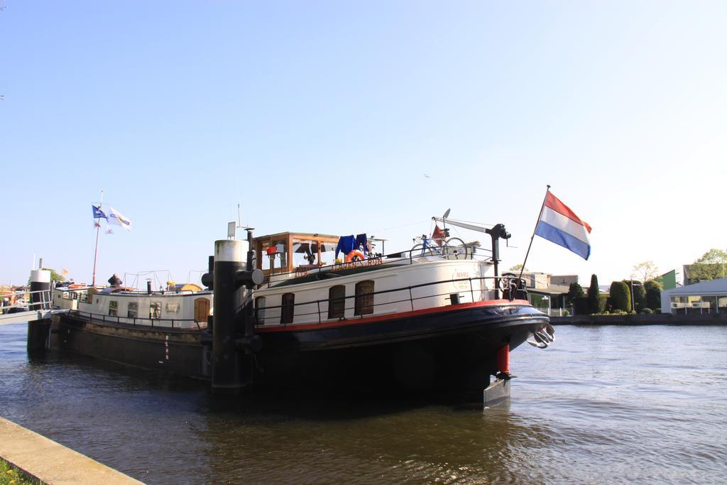 Hotelschip 'Ali-B2' Alphen aan den Rijn Exterior foto